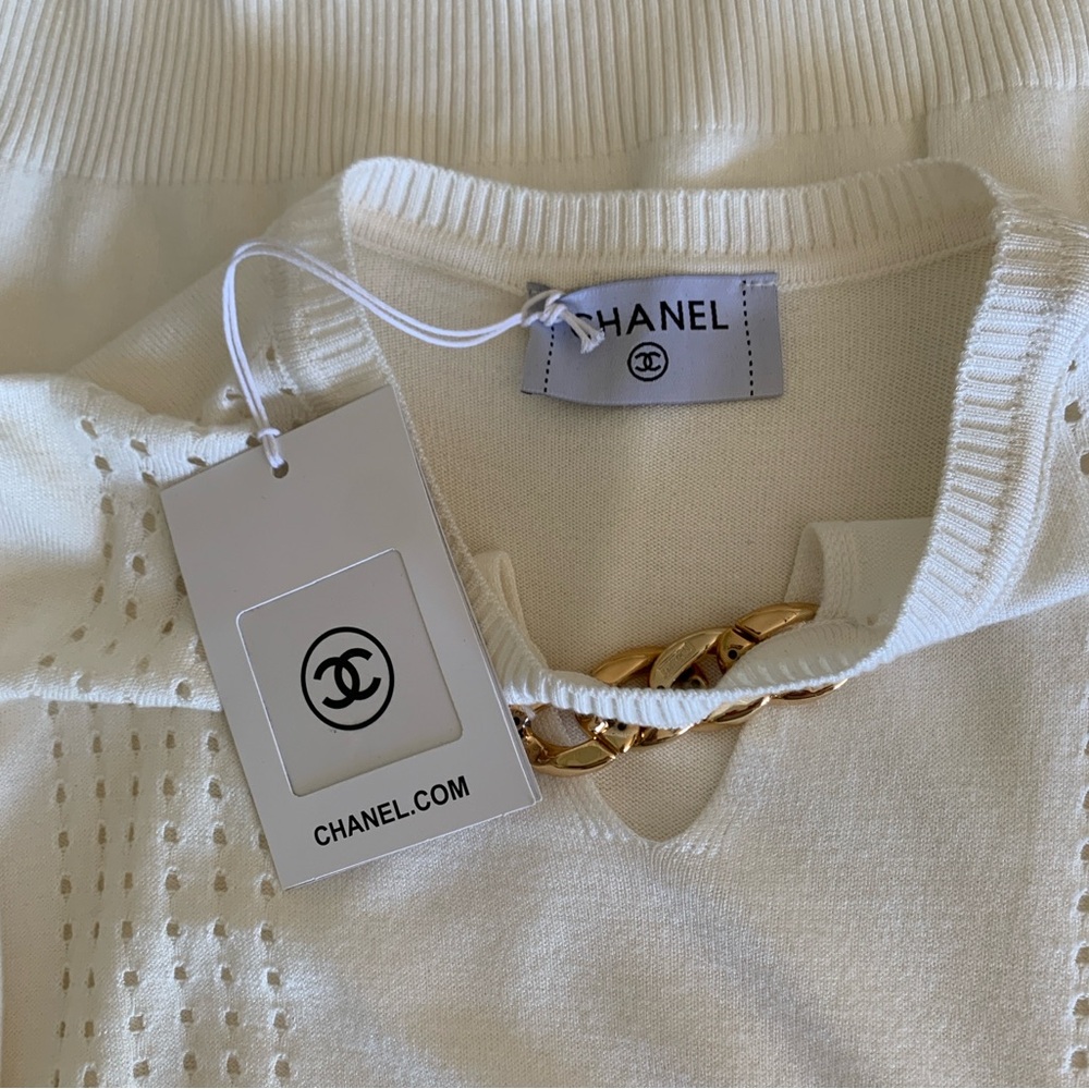 🆕 Chanel Style Ivory Knit Top with Gold Chain Detail 🆕 - Picture 5 of 10